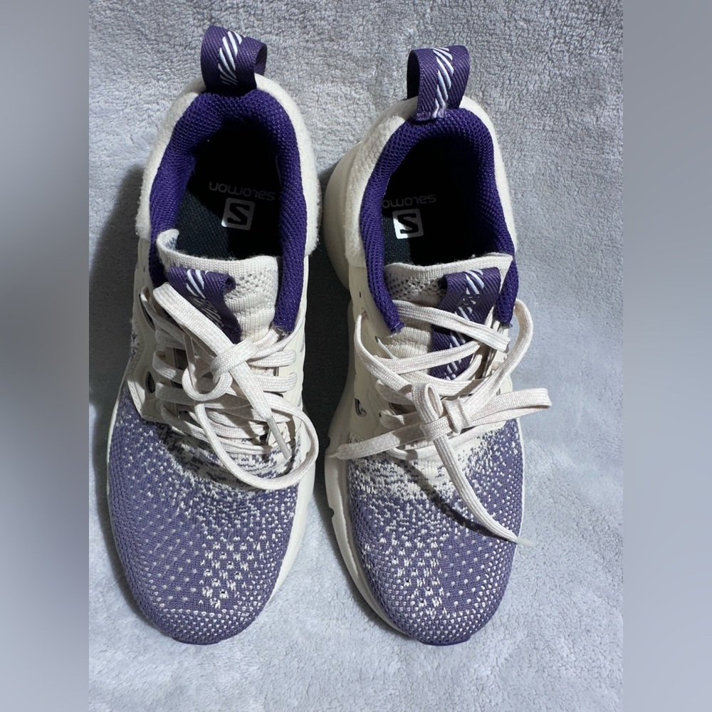 Salomon Purple and cream
Women's Sneakers . size 6